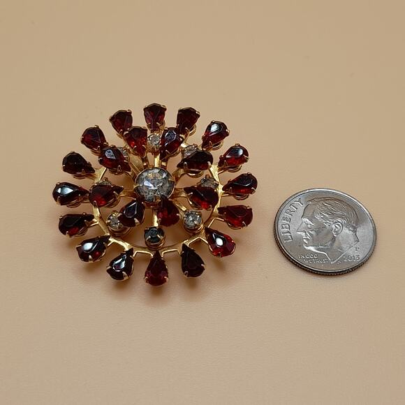 Vintage Red Clear Rhinestone Pendant Brooch, Gold Tone, 1 3//8 Inch, Mid-Century - Picture 7 of 8